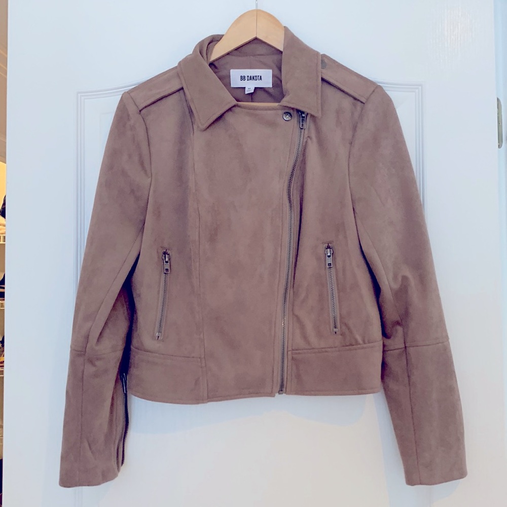 Suede like jacket. Nude brown. Worn 1 time. Just to big. Size Medium.